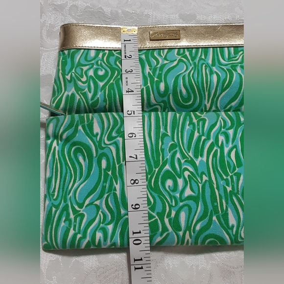 Lilly Pulitzer Finders Keepers "Hot To Trot" Crossbody Fold-Over Clutch Purse. - Picture 10 of 16